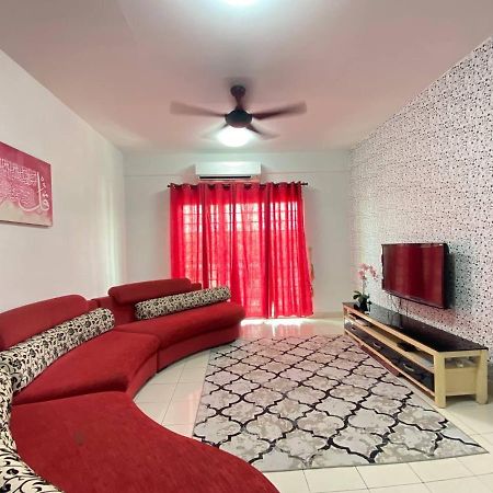 Homestay Juta Mines Seri Kembangan Balakong Serdang Lama Esterno foto