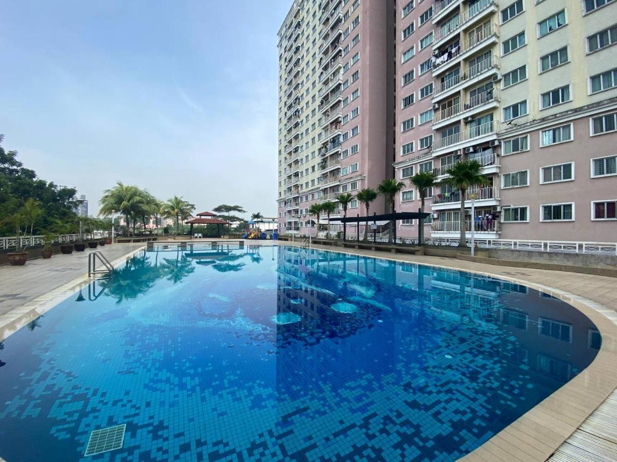 Homestay Juta Mines Seri Kembangan Balakong Serdang Lama Esterno foto