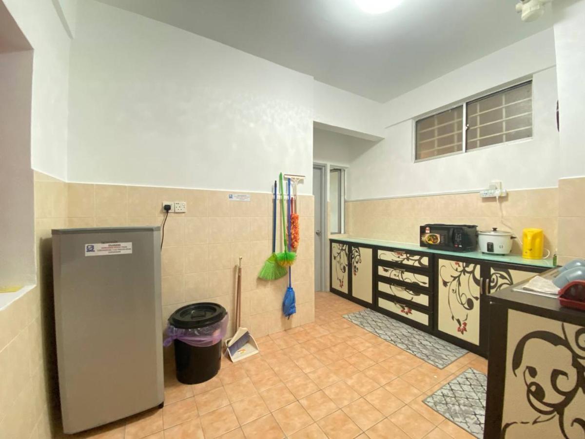 Homestay Juta Mines Seri Kembangan Balakong Serdang Lama Esterno foto