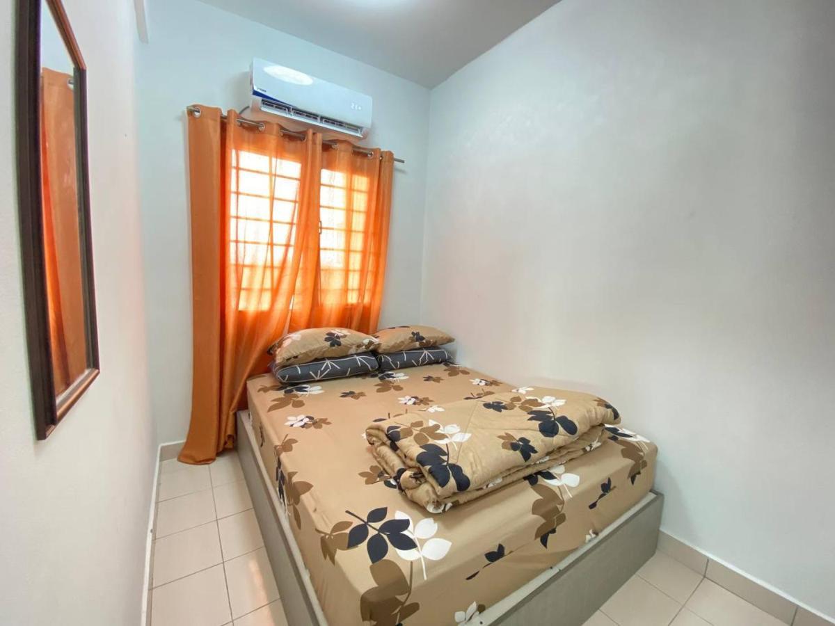 Homestay Juta Mines Seri Kembangan Balakong Serdang Lama Esterno foto