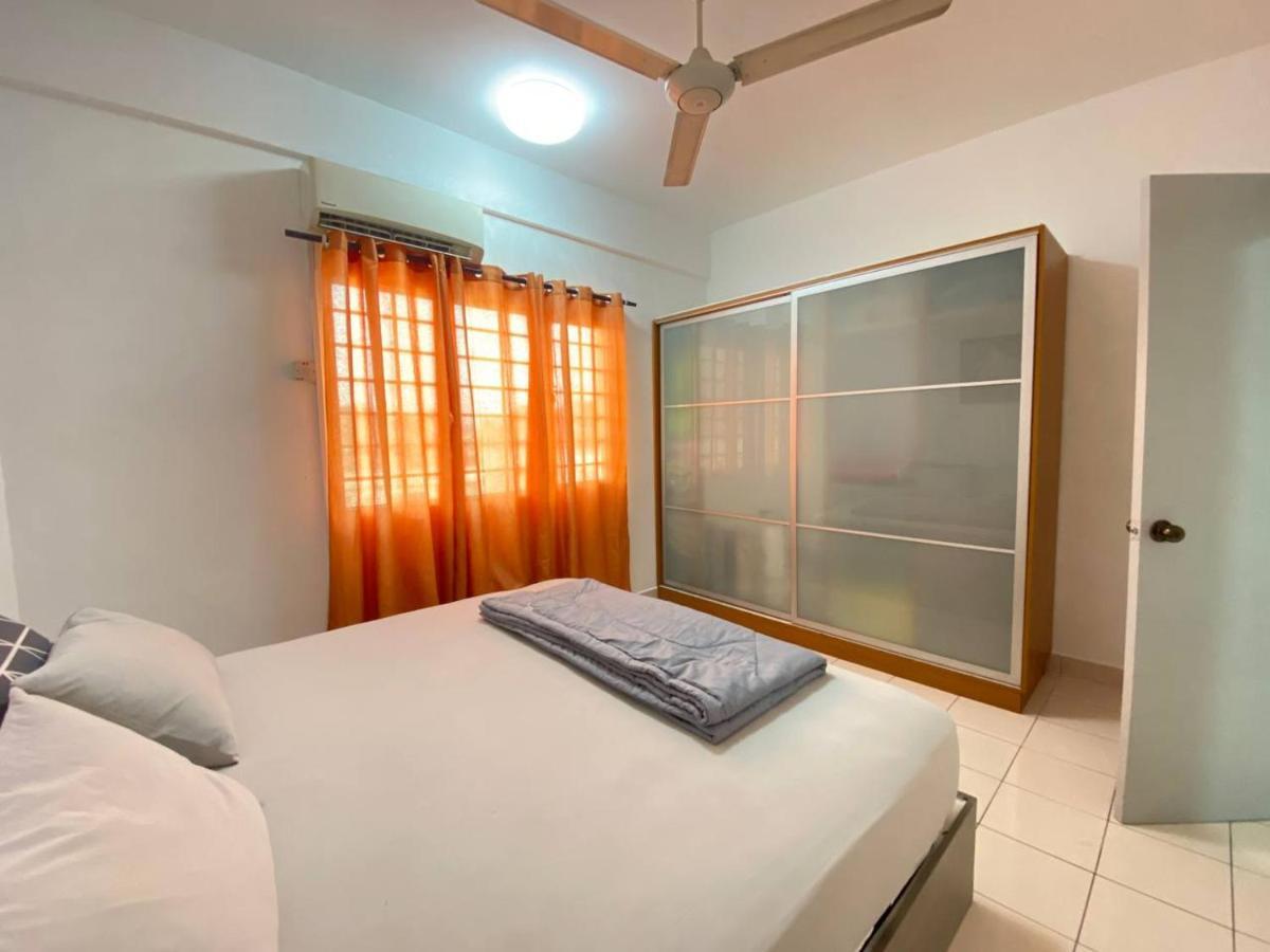 Homestay Juta Mines Seri Kembangan Balakong Serdang Lama Esterno foto